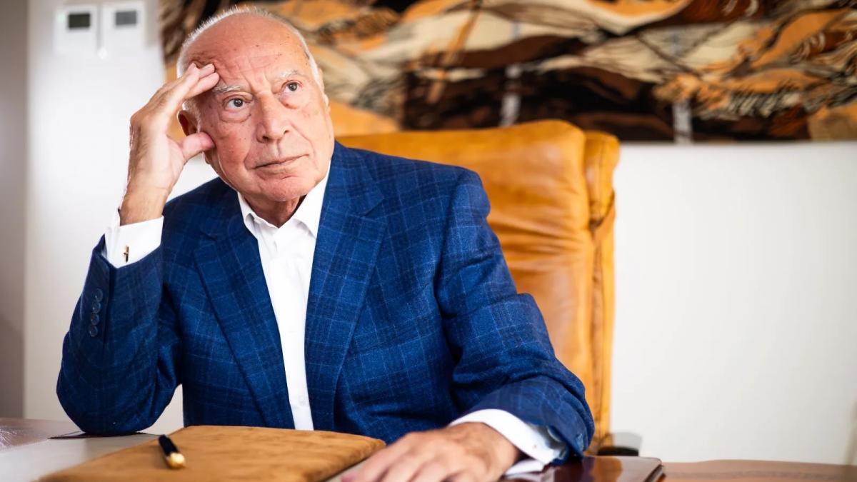 Profesorul Dan Voiculescu a publicat pe blogul personal un mesaj de susținere și încurajare dedicat familiei lui Mircea Lucescu, evidențiind forța morală și intelectuală a unuia dintre cei mai respectați antrenori din fotbalul românesc și internațional