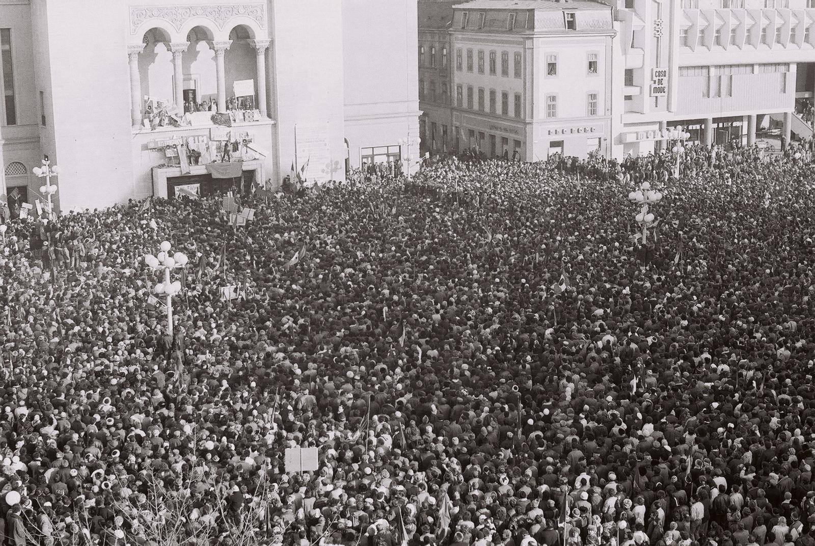 Societatea Timișoara sare în apărarea lui Bolojan, vizat de PSD