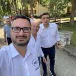 Derapaj AUR la Parlament: Scenă șocantă cu banane și aplauze