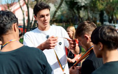 David Popovici, despre vizita la casa familială din sectorul 4 al Capitalei Sportivul David Popovici a vizitat recent o casă familială din sectorul 4 al Capitalei, unde locuiesc 12 copii cu vârste între 13 și 18 ani