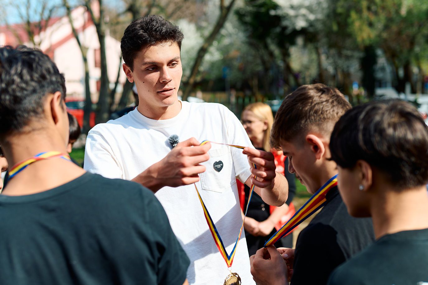David Popovici, despre vizita la casa familială din sectorul 4 al Capitalei Sportivul David Popovici a vizitat recent o casă familială din sectorul 4 al Capitalei, unde locuiesc 12 copii cu vârste între 13 și 18 ani