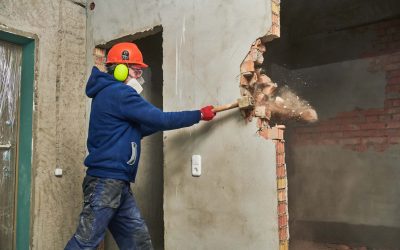 Un proprietar din BREST, Franța, a recurs la un gest extrem pentru a rezolva o problemă aparent fără ieșire: și-a demolat propria casă