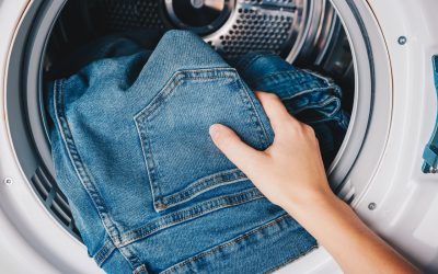 Cât de des spălăm blugii? Testul GENIAL care te pune pe gânduri!