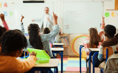 Un profesor din Austria, director al unei școli din Carintia, a acumulat aproximativ 3.000 de ore suplimentare de muncă, fapt care îi permite să stea acasă plătit integral pentru mai mult de cinci ani, aproape de vârsta pensionării