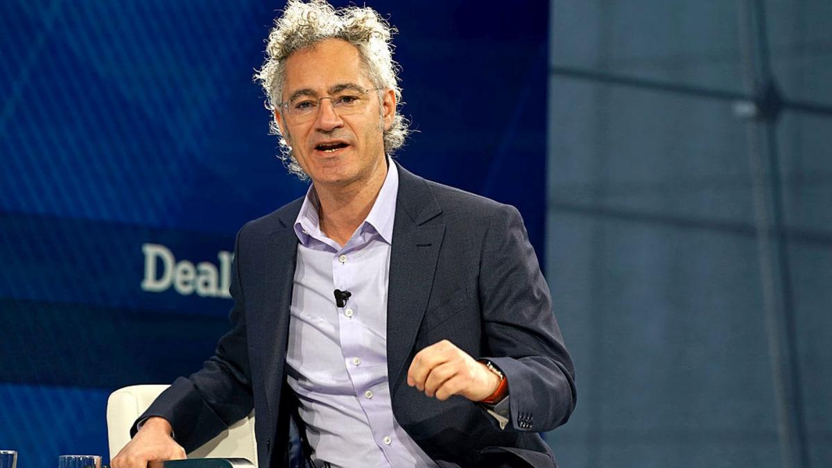 Directorul general al Palantir Technologies, Alex Karp, a declarat că, în era inteligenței artificiale, doar două categorii de oameni vor avea cu adevărat un viitor profesional stabil