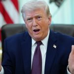 Președintele SUA, Donald Trump, a emis un mesaj dur prin platforma Truth Social, amenințând cu atacuri asupra infrastructurii energetice din Iran dacă Teheranul nu va redeschide strâmtoarea strategică care traversează regiunea