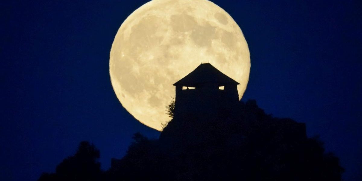 Două Luni pline în mai 2026: Spectacol astronomic rar peste România