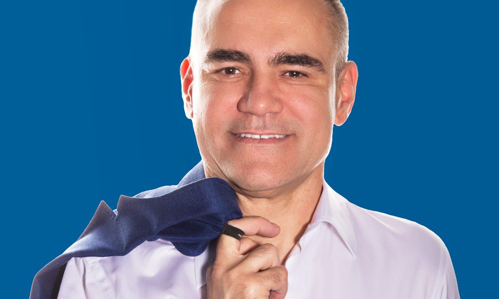 Dragoş Dragoteanu, reprezentantul Euroest Invest, promovează o abordare optimistă asupra stilului de viață și a perspectivei financiare, încurajând oamenii să fie mulțumiți și cu ceea ce nu au