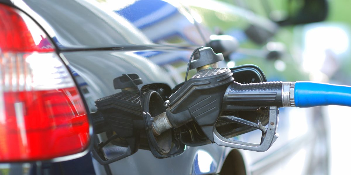 Carburanții nu se ieftinesc: Scumpiri noi la orizont, avertizează experții