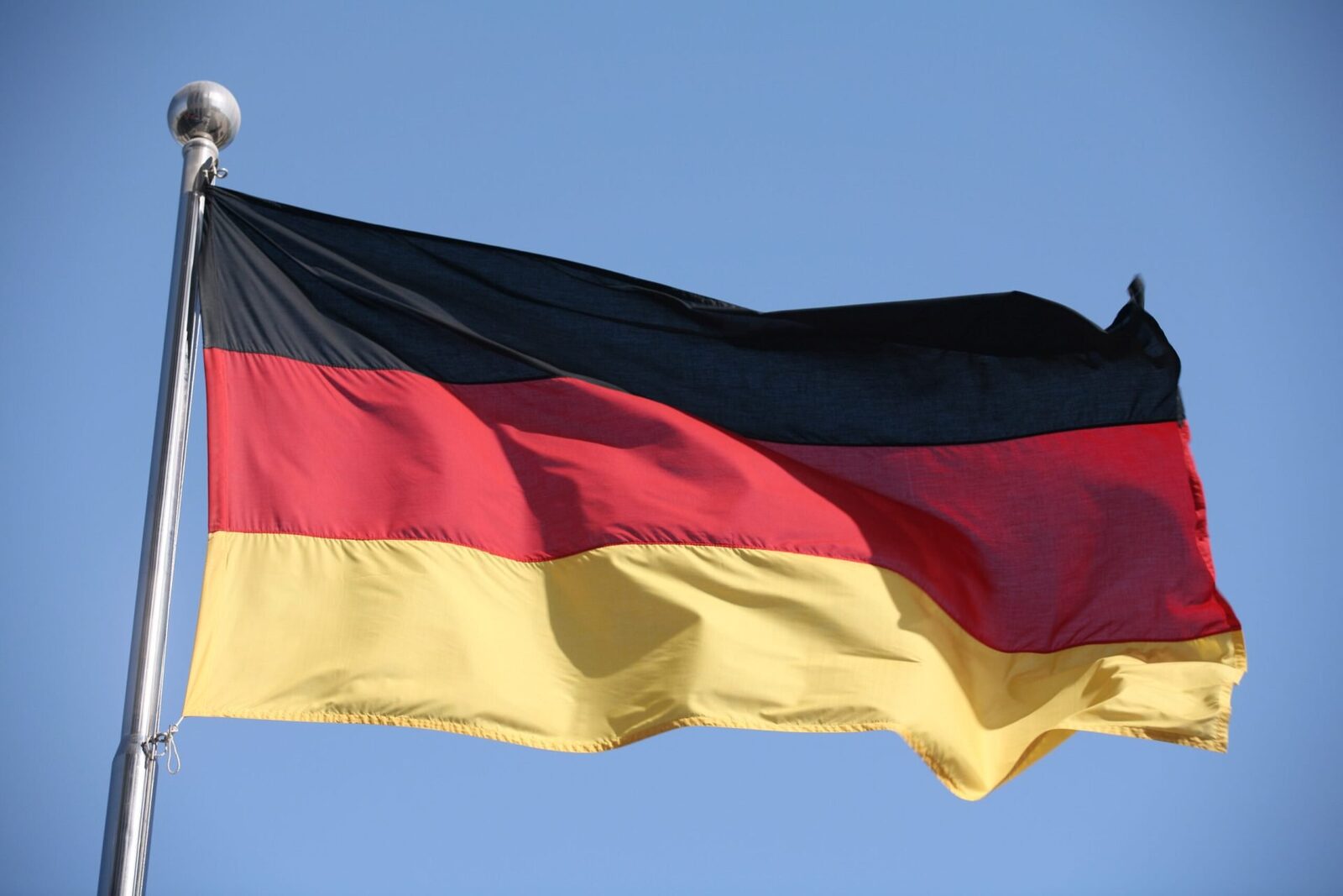 Tinerii germani vor putea în continuare să călătorească în străinătate fără restricții, în ciuda noilor prevederi ale legii serviciului militar din Germania, conform declarațiilor oficiale