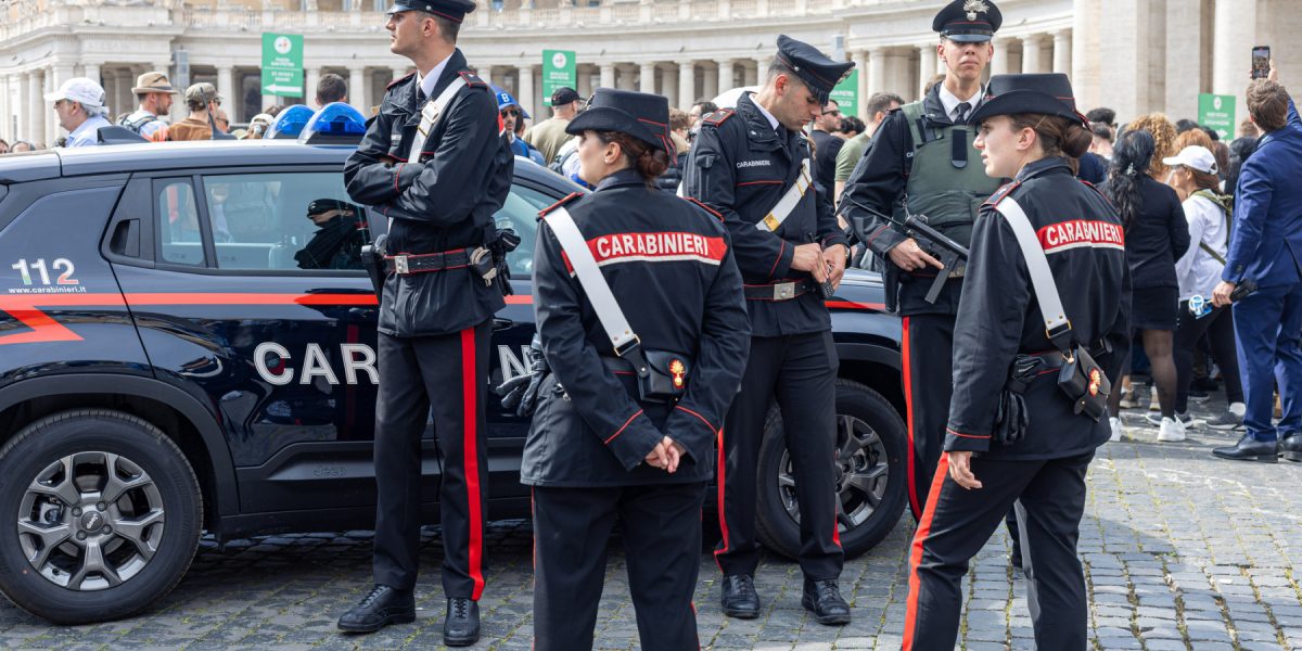 Jaf spectaculos la Napoli: Hoții cu măști, evadați prin canalizare