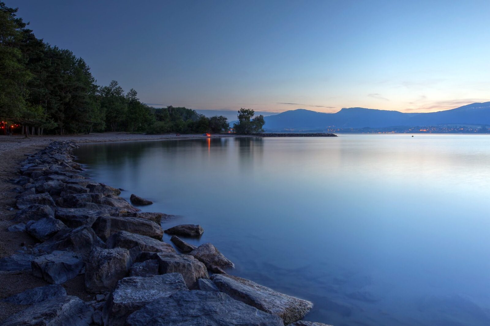 Arheologii scot comori romanești din lacul elvețian: Peste 1000 de artefacte