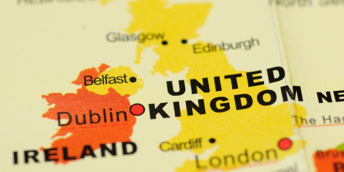 Atac cu mașină-capcană în Irlanda de Nord: Noua Armată Republicană, suspectă