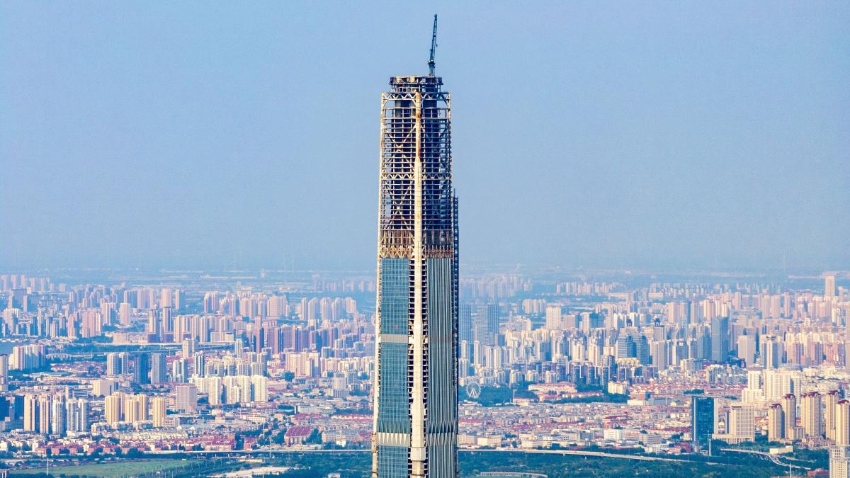 Monumentul de oțel nevăzut: Un zgârie-nori de 596 m, abandonat după 18 ani!