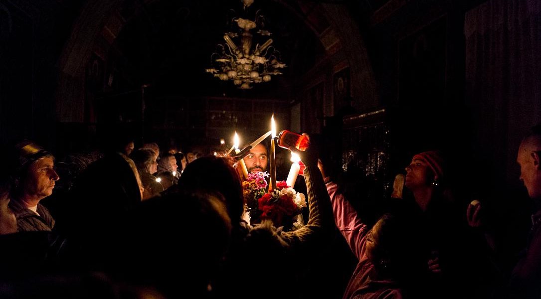 Trei din patru români, la slujba de Înviere: Sondaj de ultimă oră arată