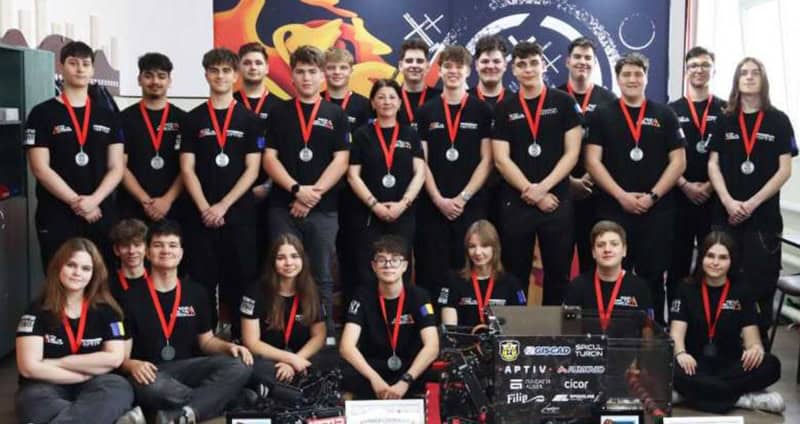 Arad: Roboții liceeni, la Mondial! Mai au nevoie de 10.000$ în 5 zile