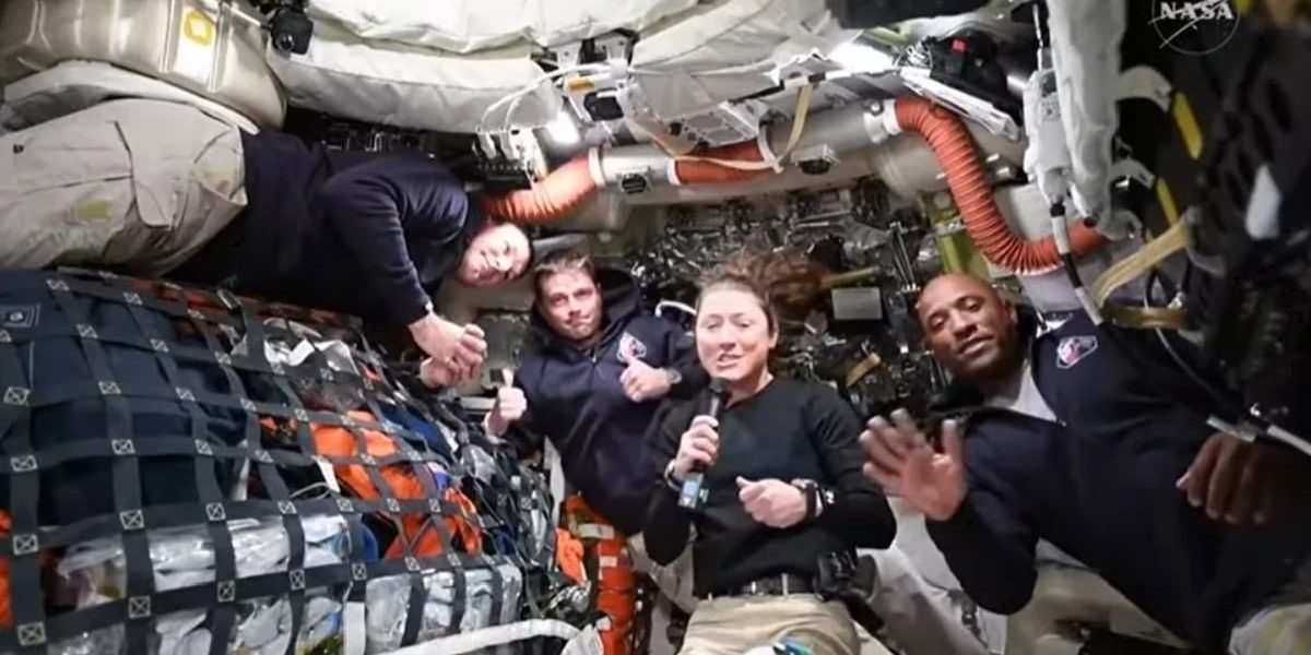 Orion, capsula spre Pământ cu 40.000 km/h: Când aterizează misiunea Artemis 2?