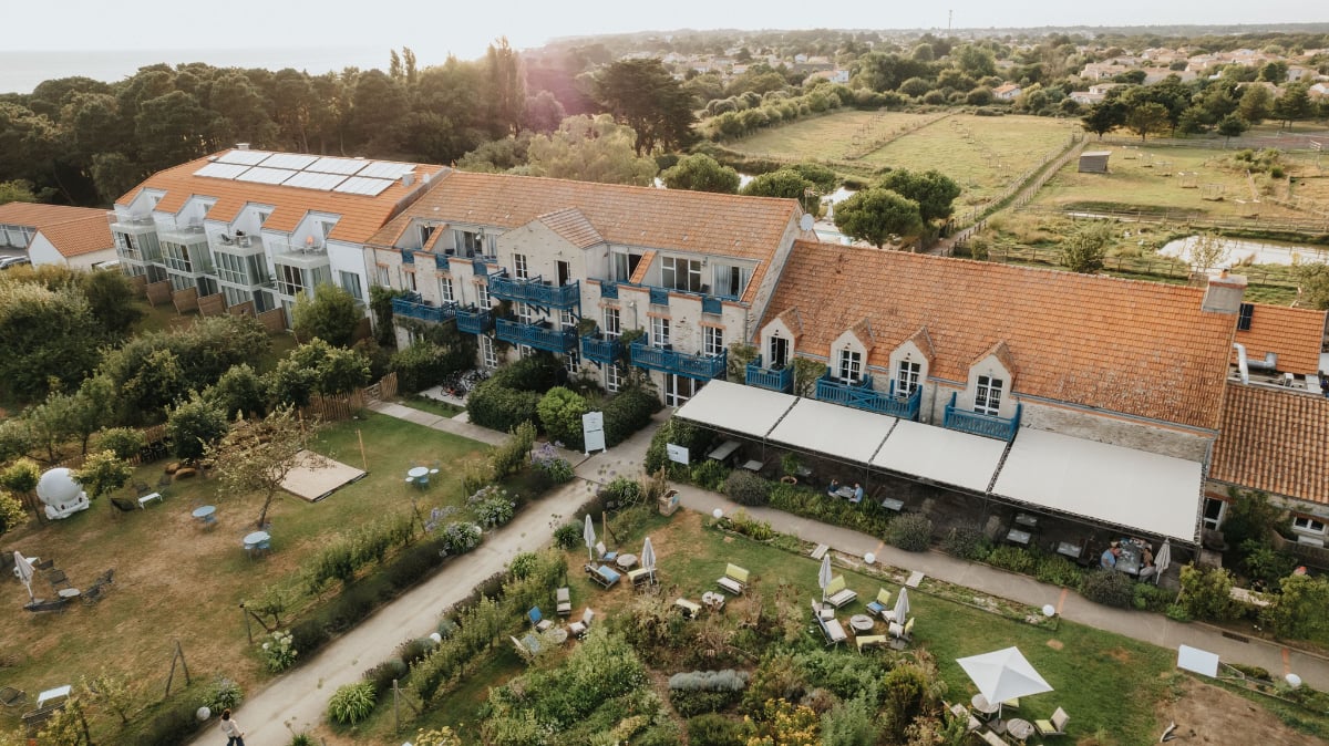 Un hotel din Franța a lansat o ofertă inedită pentru a transforma ploaia într-un avantaj pentru turiști, în timp ce promovează turismul sustenabil