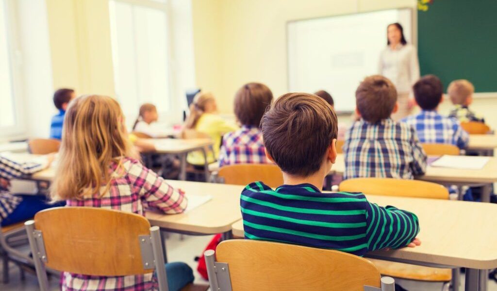 O nouă reformă în educație se conturează, cu impact direct asupra profesorilor