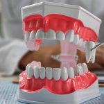 Extracție vs. fără: Ortodonția pune medicii la încercare. De ce aleg?