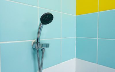 Faianța cade de pe perete? Greșeala banală, crucială pentru români