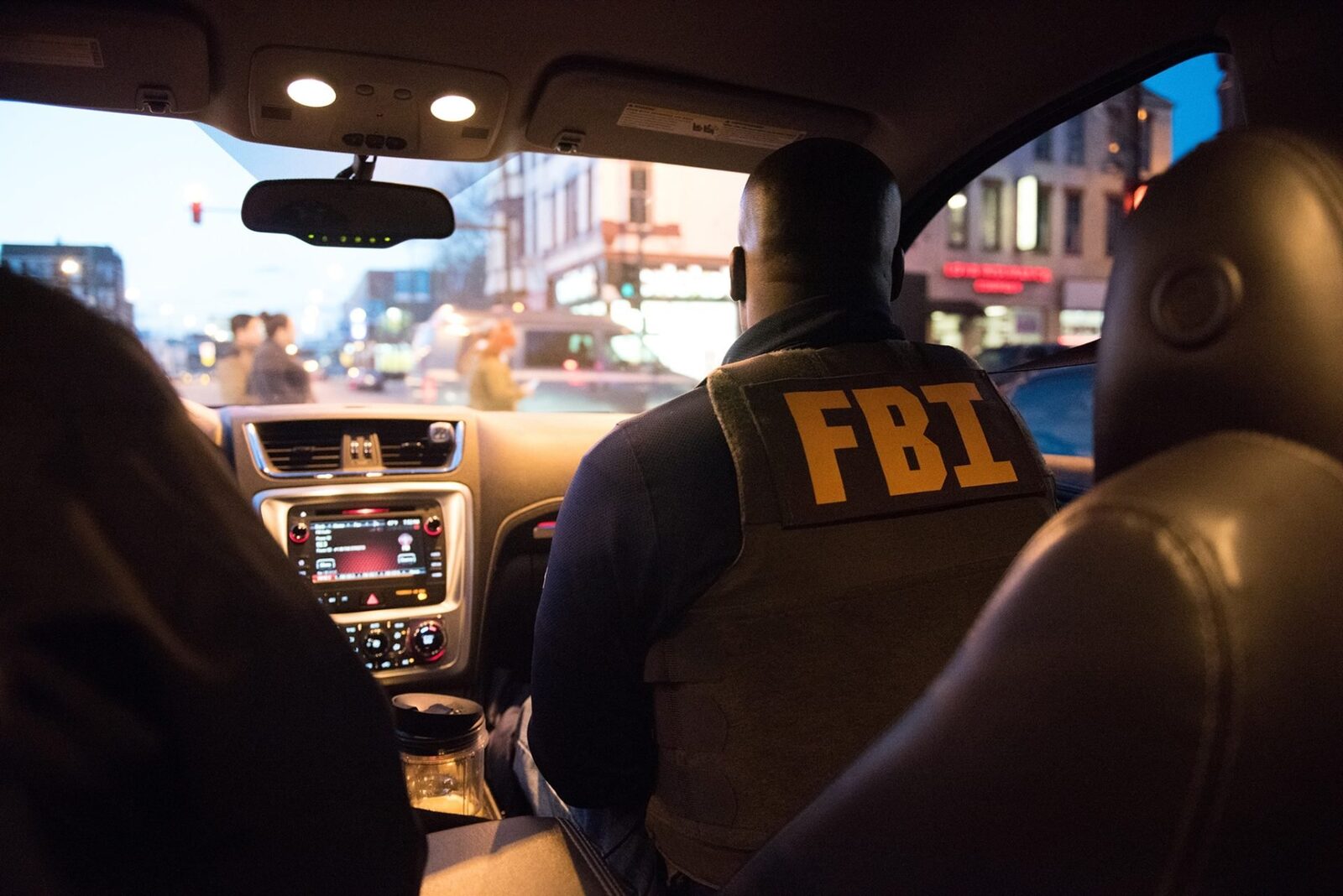 O fostă angajată a armatei americane a fost arestată de FBI, fiind acuzată de divulgarea unor informații clasificate către un jurnalist