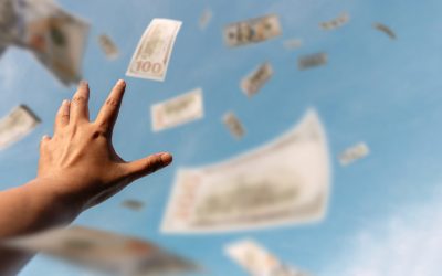 Ceartă în familie cu final șocant: 160.000 de dolari, aruncați de la balcon