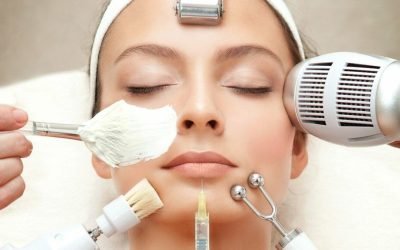 Industria cosmetică din România în plină expansiune, cu impact semnificativ asupra forței de muncă Piața cosmetică din România se află în plină dezvoltare, atrăgând tot mai multe persoane interesate de o carieră în domeniu, mai ales femei în căutare de stabilitate financiară