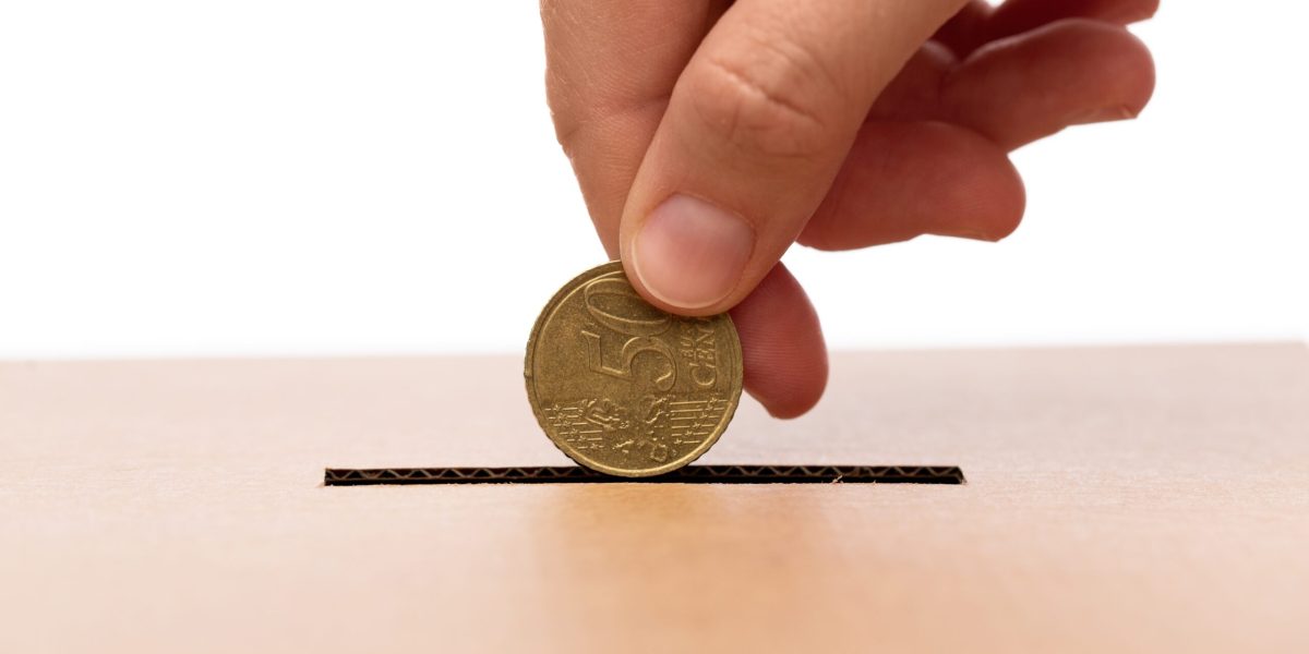 Sfatul experților: Cum scapă tinerii de dependența financiară, în România