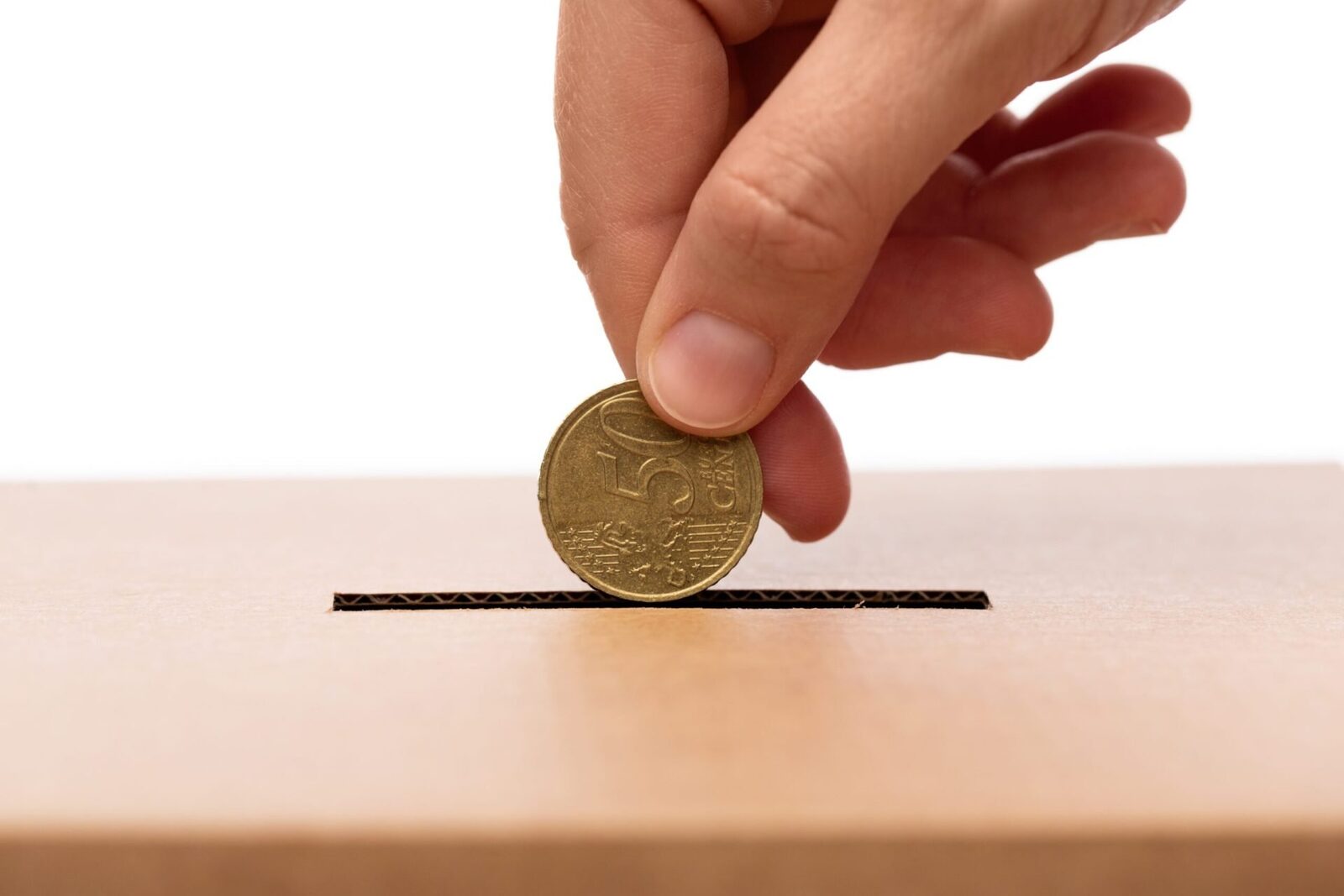 Sfatul experților: Cum scapă tinerii de dependența financiară, în România