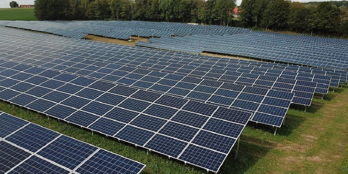 Energie verde la Mărășești: Primăria și școlile, alimentate cu panouri fotovoltaice