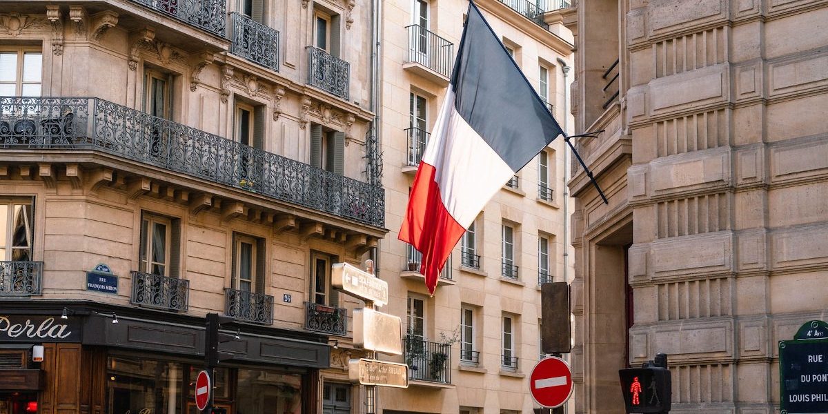 Franța, noi ajutoare pentru transportatori și agricultori, după scumpirea carburanților