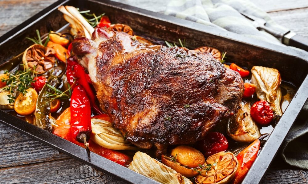 Marinat perfect pentru miel: Friptura care se topește-n gură!