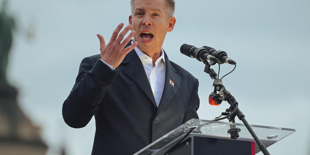 Simion, dans macabru pe morminte. Magyar, despre trădarea lui Orban în Ardeal