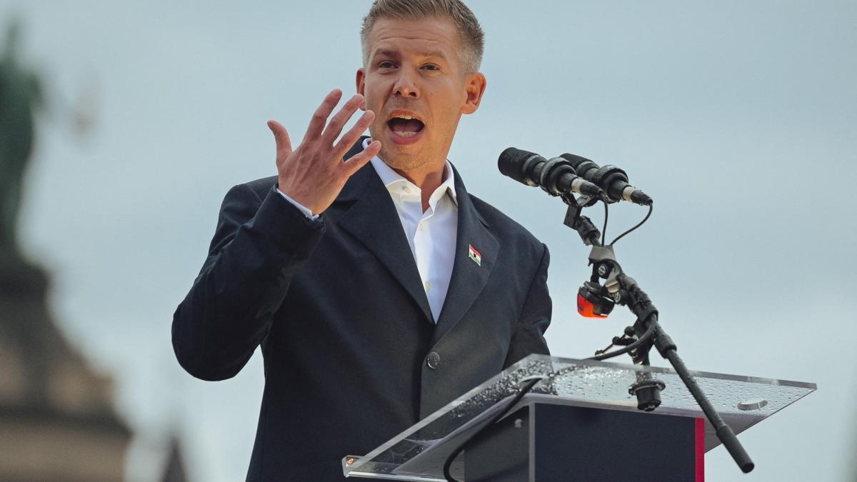 Simion, dans macabru pe morminte. Magyar, despre trădarea lui Orban în Ardeal