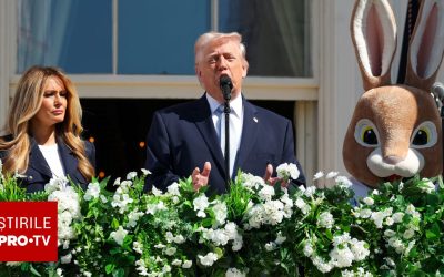 Donald Trump și Melania Trump, apariție la evenimentul de Paște de la Casa Albă Donald Trump, fostul președinte al SUA, și soția sa, Melania Trump, au fost fotografiați recent la Casa Albă, în cadrul tradiționalului eveniment de Paște numit Easter Egg Roll