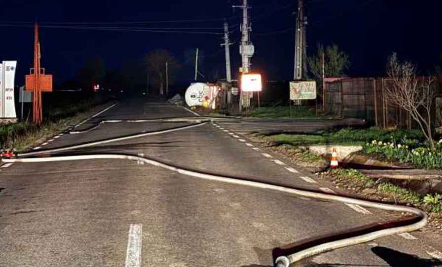 O coliziune rutieră gravă s-a produs pe DN 1D, în zona kilometrului 22+900 metri, în urma căreia traficul a fost oprit pe ambele sensuri de mers