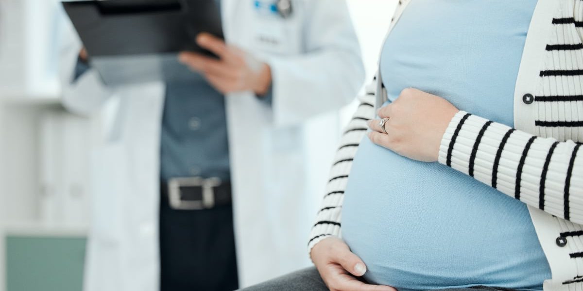 Gravidă, refuzată la spital în București: A plecat în Germania să-și salveze copilul