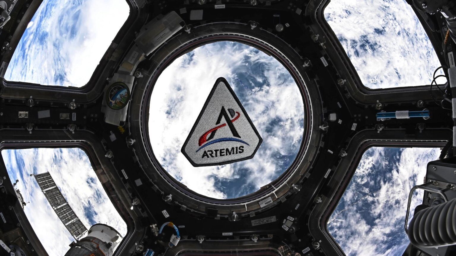 Astronauții de pe Artemis II nu vor surprinde în fotografii „gunoiul spațial”, deși problema resturilor orbitale este reală