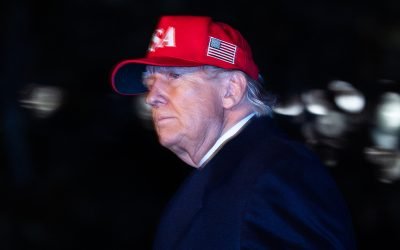 Donald Trump, lovit de inflație: Prețul benzinei în SUA urcă, americanii se revoltă