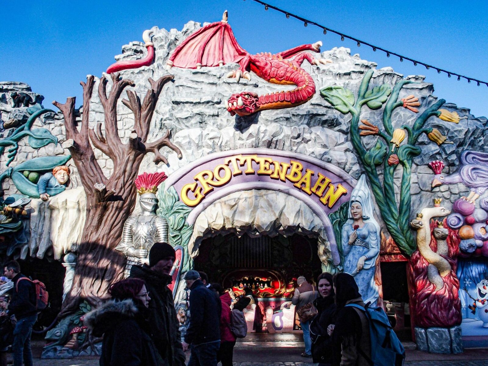 Cinci victime după deraierea unui rollercoaster în Viena