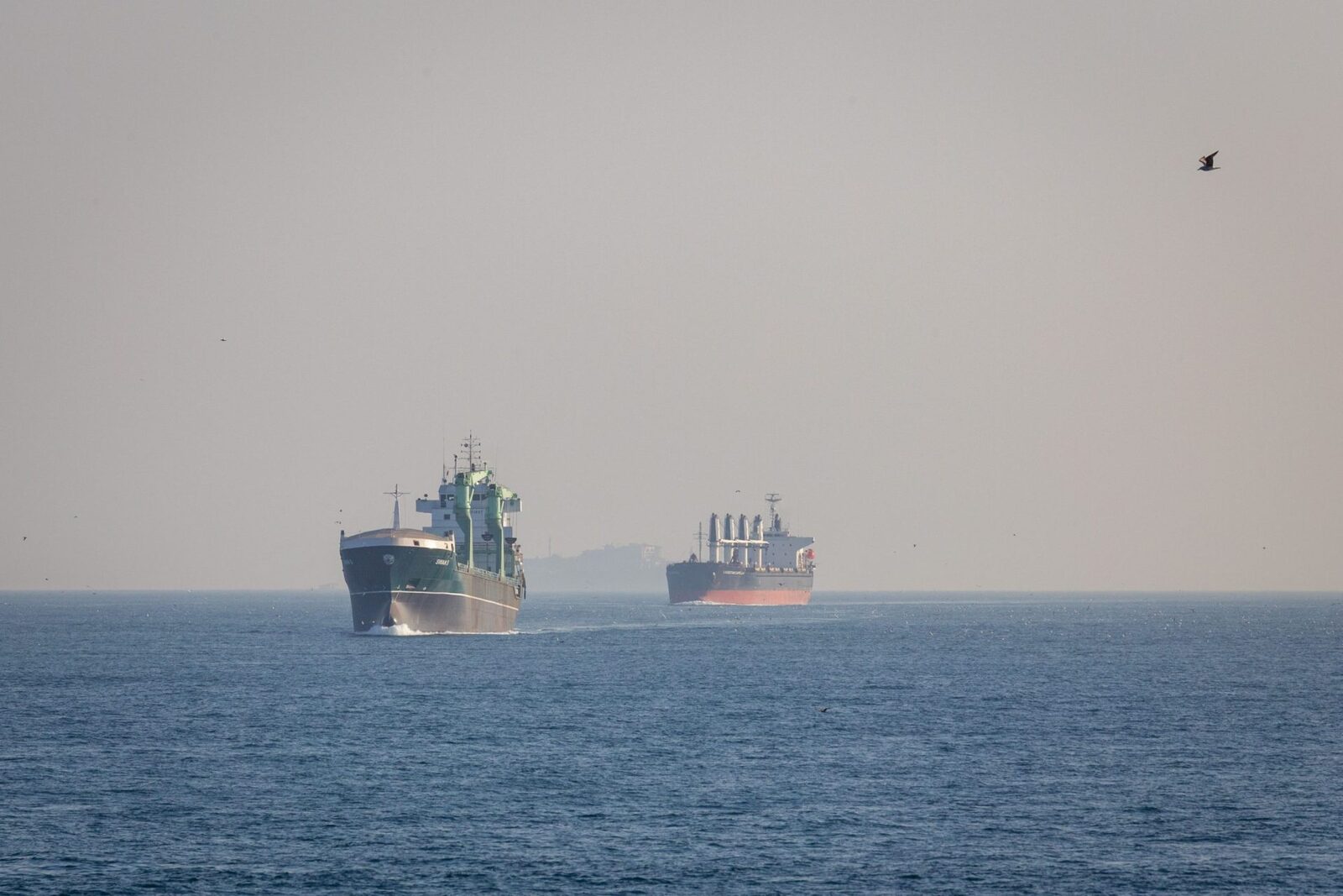 Iranul a redeschis traficul naval prin Strâmtoarea Ormuz, după intrarea în vigoare a armistițiului cu Statele Unite