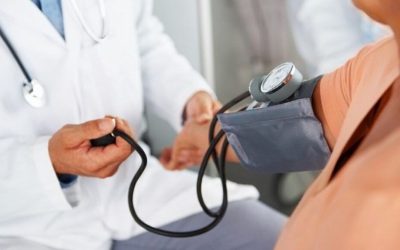 Valoarea tensiunii măsurată doar în cabinet poate fi înșelătoare Măsurarea tensiunii arteriale în mediul clinic este de cele mai multe ori considerată indicatorul principal pentru diagnosticarea și monitorizarea hipertensiunii