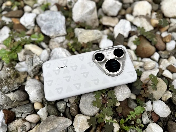 Huawei lansează un model de flagship cu tehnologie de răcire activă, o inovație care putea părea exclusiv pentru telefoanele de gaming, dar care acum pătrunde în segmentul premium mainstream