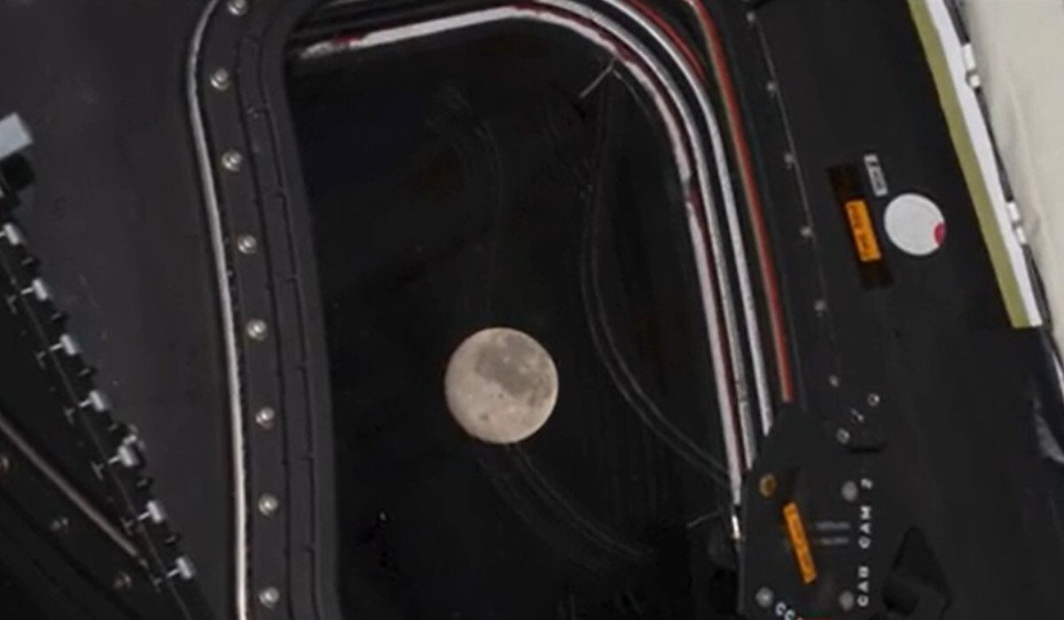 Capsula Orion realizează un record istoric în misiunea Artemis Misiunea Artemis a înregistrat un moment istoric, odată cu survolul capsulei Orion deasupra satelitului natural al Pământului, Luna