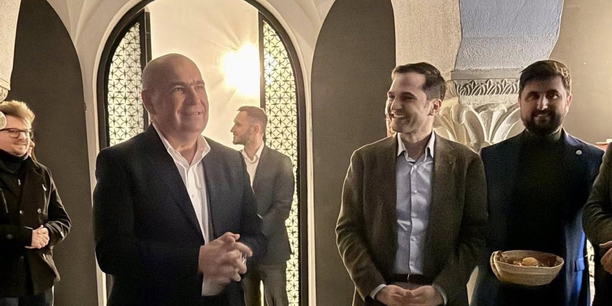 Bolojan, apariție-surpriză la petrecerea PNL București. PSD îi cere demisia