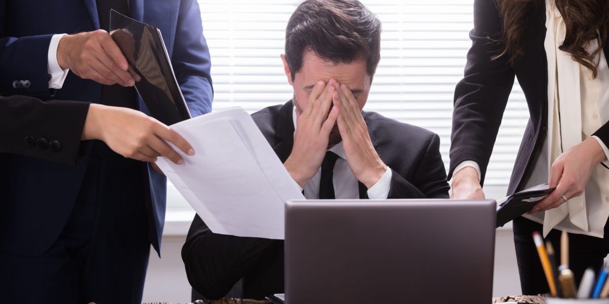 Managerii, tot mai epuizați. Cum readuc companiile liderii la productivitate