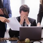 Managerii, tot mai epuizați. Cum readuc companiile liderii la productivitate