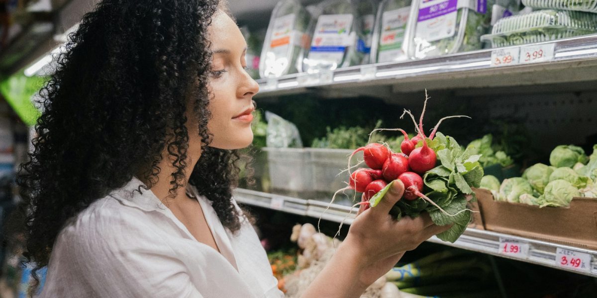 Românii, tot mai interesați să economisească la alimente