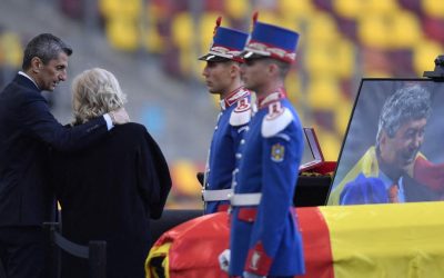 Mircea Lucescu, legendă a fotbalului românesc, a revenit pe un stadion, de data aceasta pentru un ultim omagiu